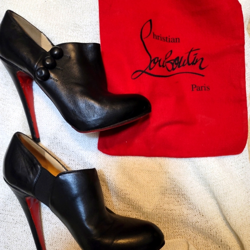 Louboutin C'est Moi black leather